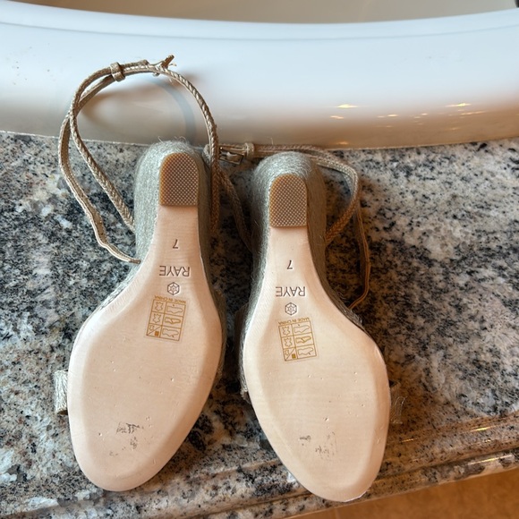 Raye - Picture 7 of 8